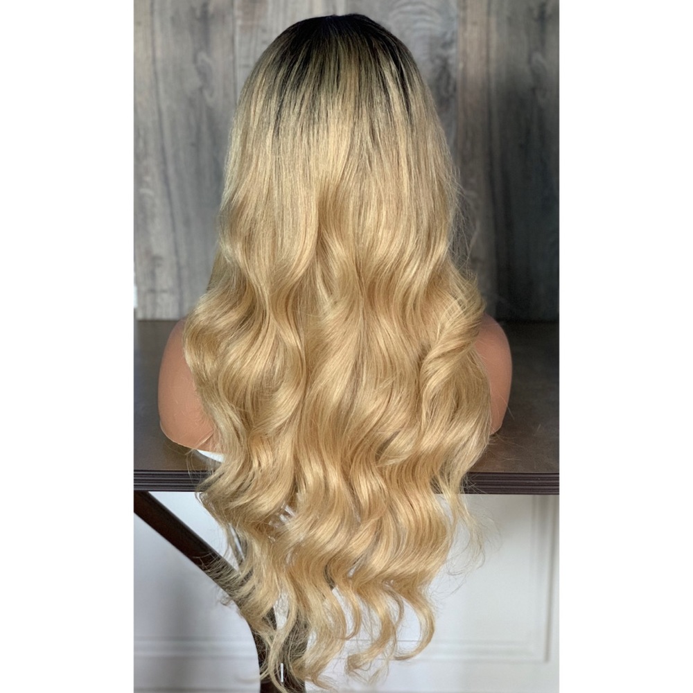 Ombre Blonde Bodywave Lace Front Wig - Picture 4 of 8